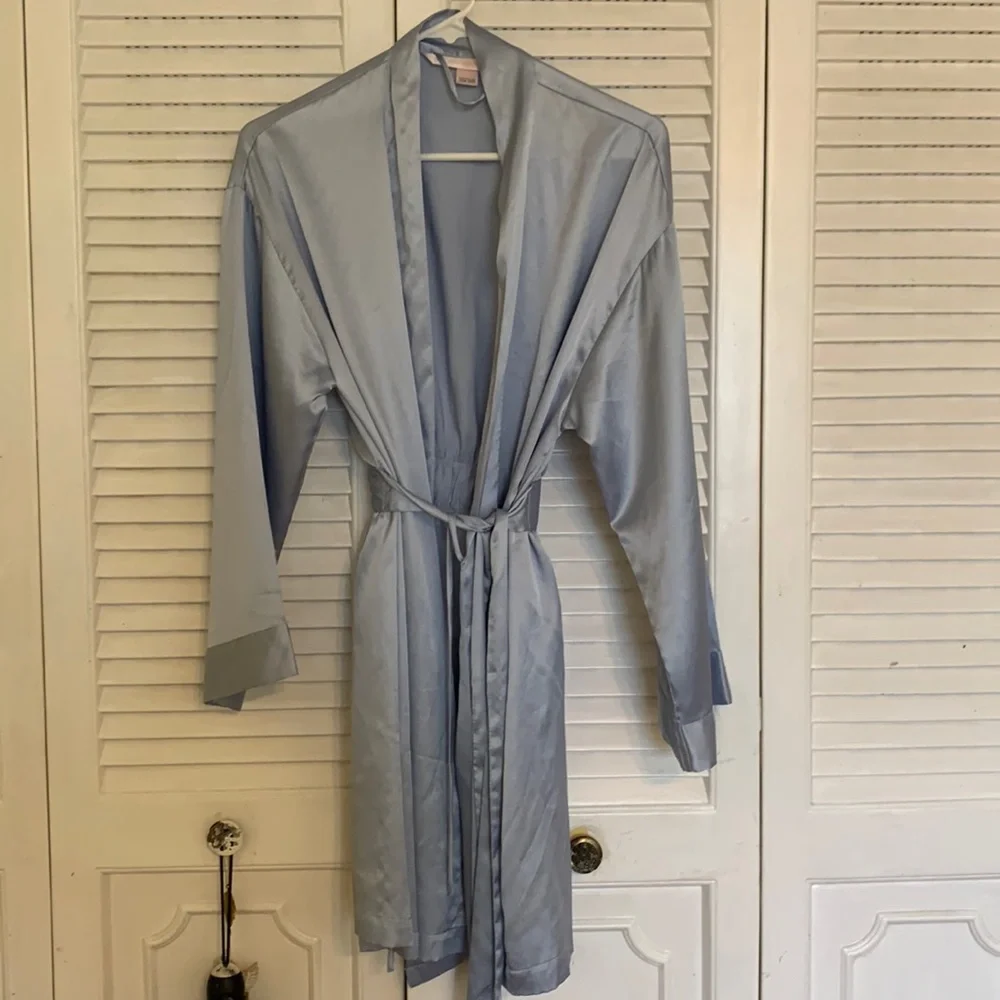 Victoria’s Secret Blue Gray Robe - Picture 1 of 4